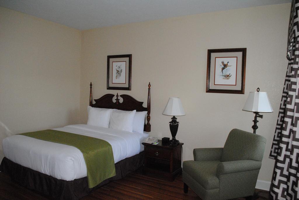 Inn Merry Acres
